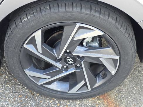 Used 2025 Hyundai Elantra SEL FWD image 32