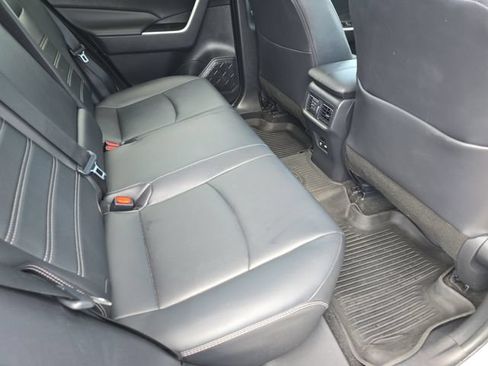 Used 2021 Toyota RAV4 XLE Premium FWD image 12