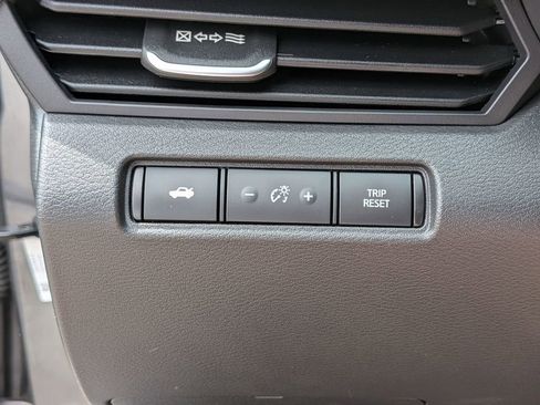 Used 2025 Nissan Altima 2.5 SV FWD image 14
