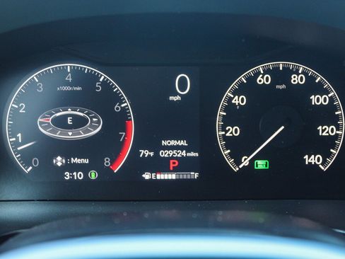 Used 2025 Honda Pilot Touring image 25