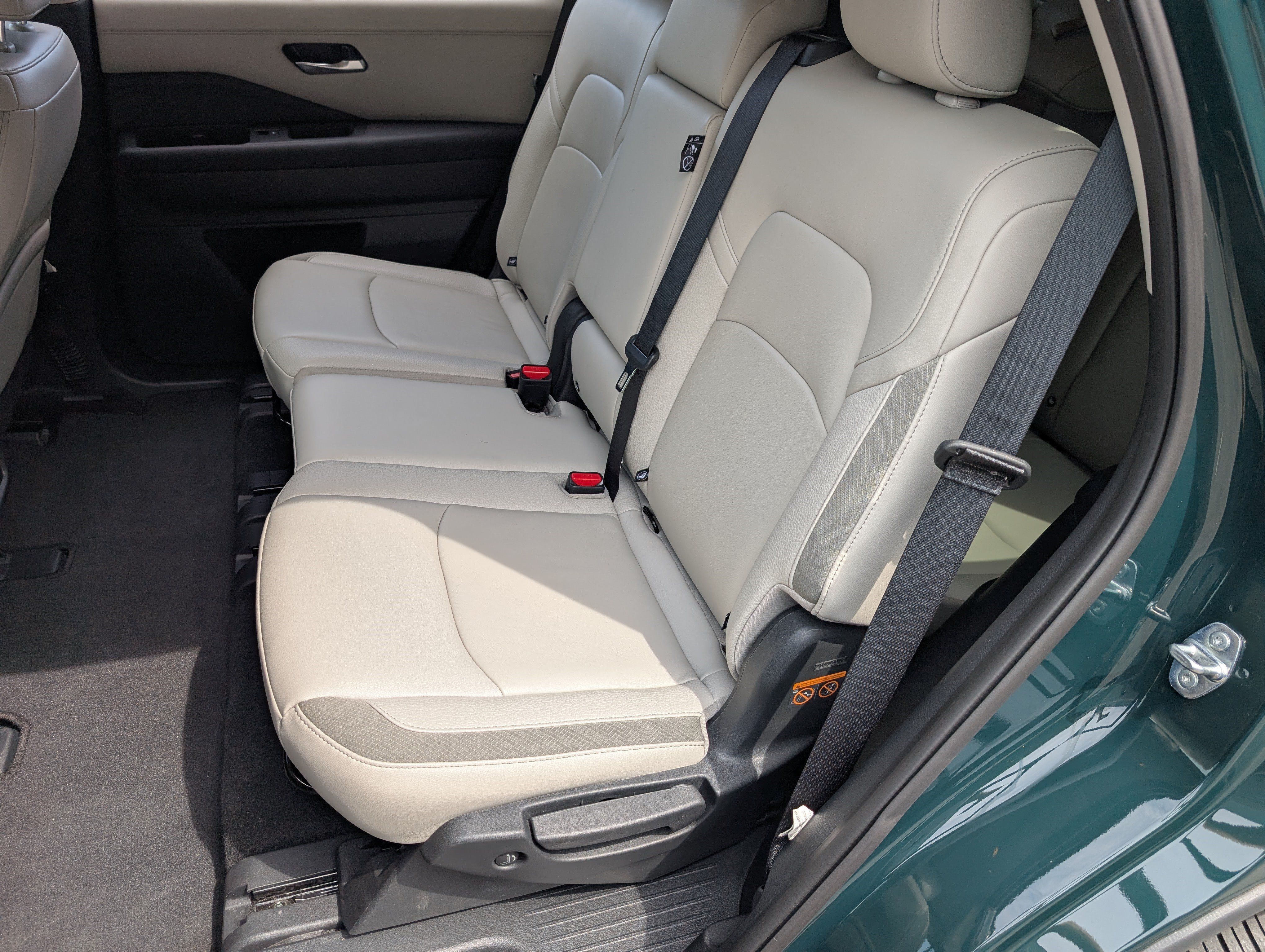 Used 2025 Nissan Pathfinder SL AWD/4WD image 17