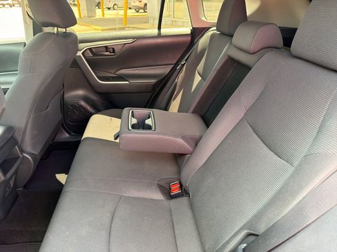 Used 2020 Toyota RAV4 LE FWD image 33