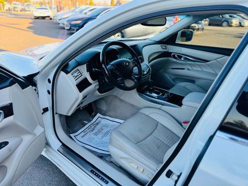 Used 2011 INFINITI M37 w/ Sport Pkg image 9