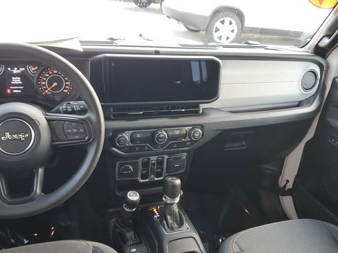 Used 2026 Jeep Wrangler Unlimited Sport AWD/4WD image 19