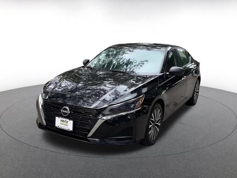 Used 2025 Nissan Altima 2.5 SV FWD image 7