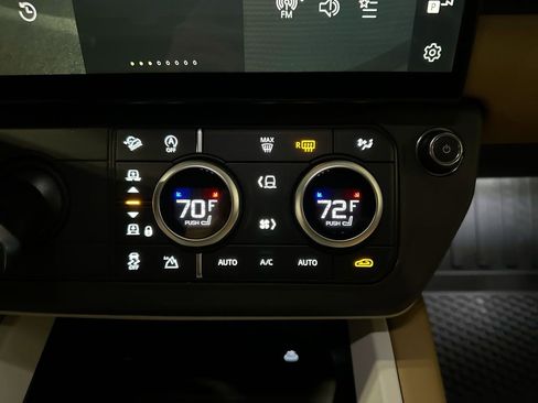 New 2026 Land Rover Defender 110 X-Dynamic SE image 13