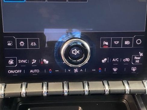 Used 2025 GMC Acadia Elevation image 39