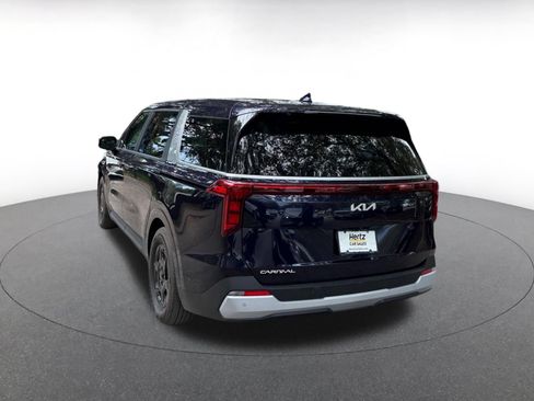 Used 2026 Kia Carnival FWD image 5