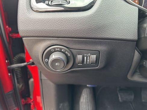 Used 2018 Jeep Compass Latitude w/ Popular Equipment Group AWD/4WD image 13
