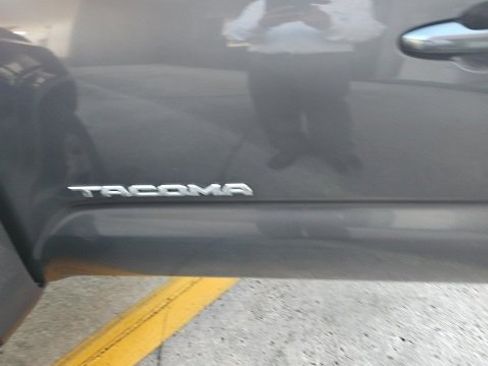Used 2017 Toyota Tacoma SR5 image 7