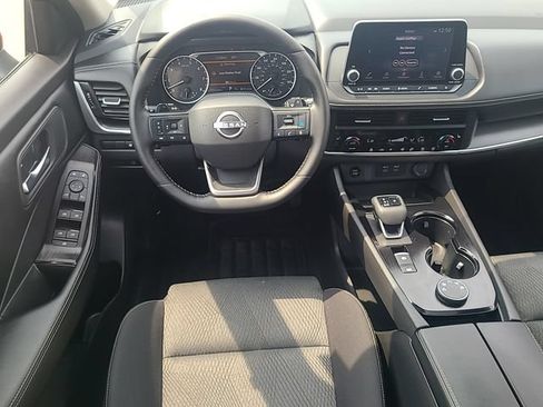 Used 2025 Nissan Rogue SV AWD/4WD image 25