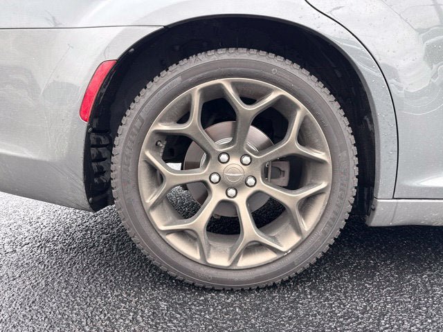 Used 2019 Chrysler 300 S RWD image 5