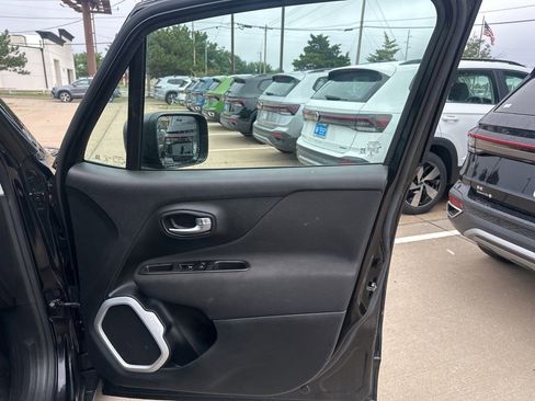 Used 2020 Jeep Renegade Sport FWD image 18