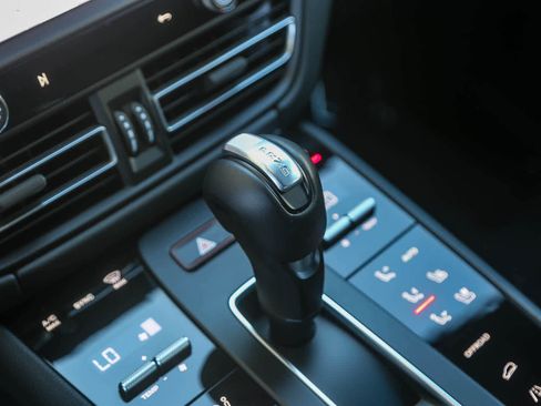 Used 2024 Porsche Macan Turbo image 15