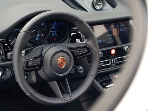 Certified 2026 Porsche Macan AWD/4WD image 20