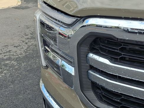 Used 2025 Ford F150 Lariat w/ Equipment Group 501A Mid AWD/4WD image 10