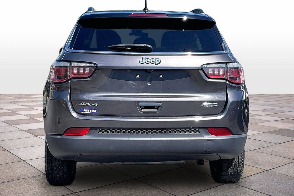 Used 2018 Jeep Compass Latitude w/ Cold Weather Group AWD/4WD image 4