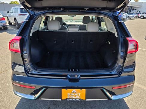 Used 2018 Kia Niro EX image 12