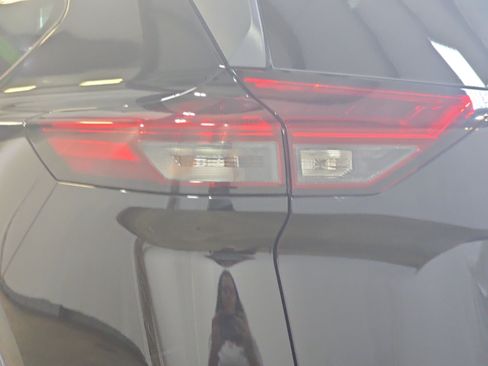 Used 2021 Nissan Rogue S FWD image 29