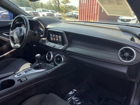 Used 2017 Chevrolet Camaro SS RWD image 15