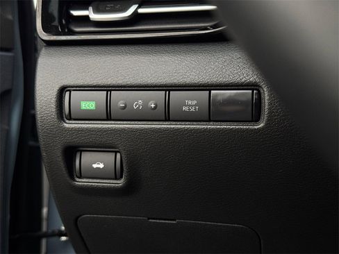 Used 2025 Nissan Sentra SR w/ SR Premium Package image 31