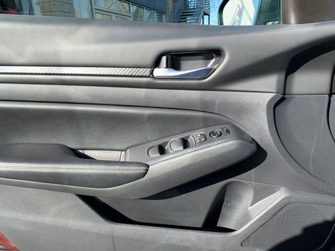 Used 2025 Nissan Altima 2.5 SV image 18