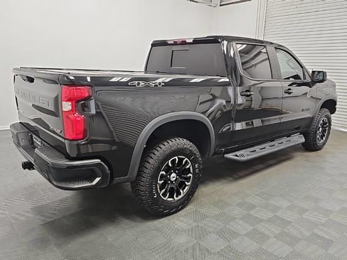 Used 2022 Chevrolet Silverado 1500 ZR2 w/ Technology Package AWD/4WD image 9