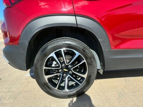 Used 2025 Chevrolet TrailBlazer LT AWD/4WD image 9