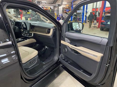 Used 2024 Ford Expedition Max Limited image 24