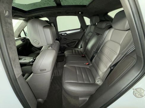 Used 2021 Porsche Macan Turbo image 25