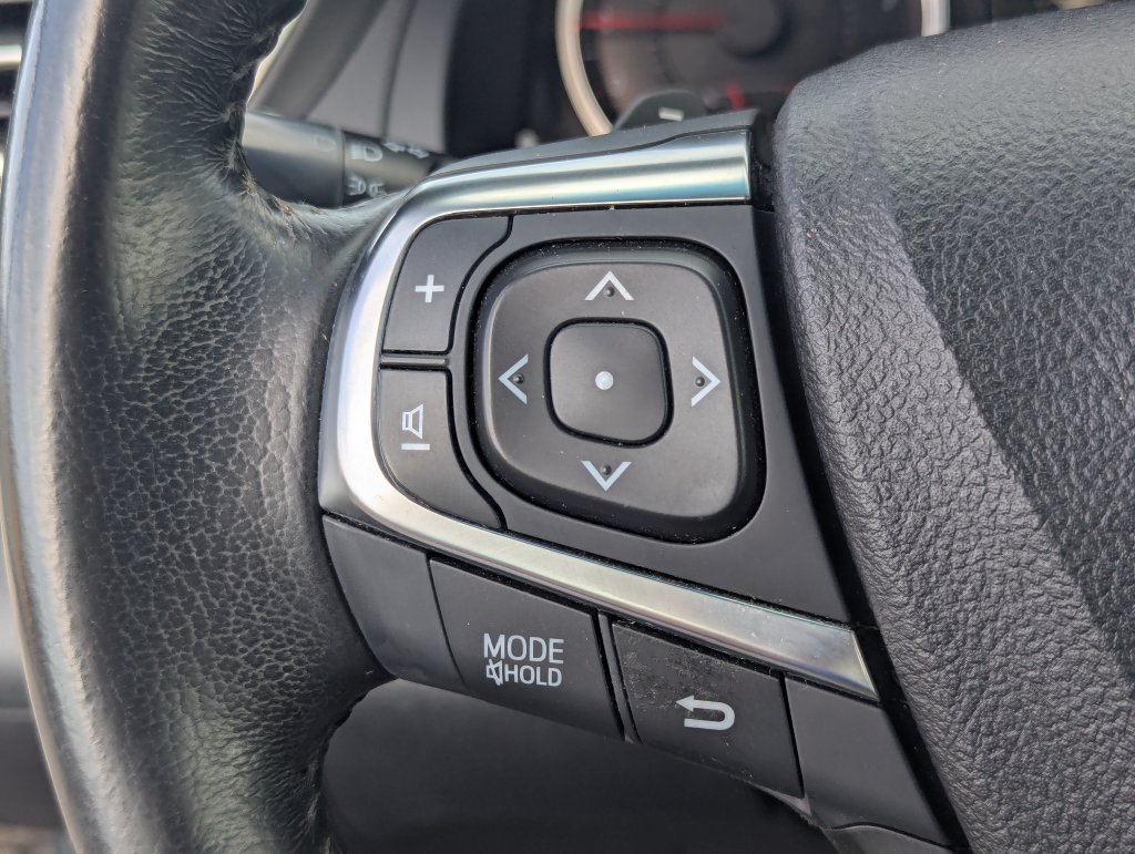 Used 2017 Toyota Camry SE w/ Moonroof Package FWD image 18