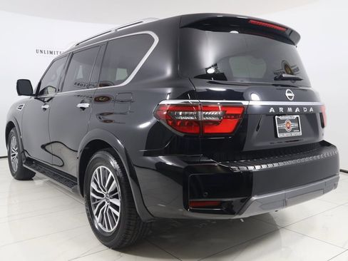 Used 2024 Nissan Armada SL w/ Captain's Chairs Package image 4