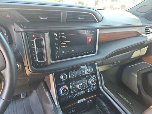 Used 2023 GMC Yukon XL Denali Ultimate AWD/4WD image 11
