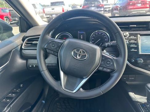 Used 2020 Toyota Camry SE w/ Carpet Mat Package FWD image 16