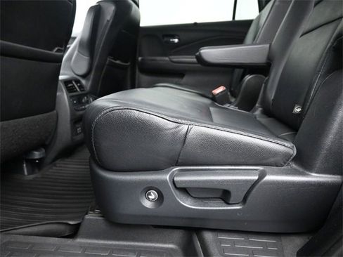 Used 2022 Honda Pilot Touring image 25