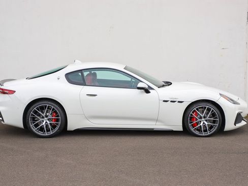 Used 2024 Maserati GranTurismo Trofeo AWD/4WD image 3