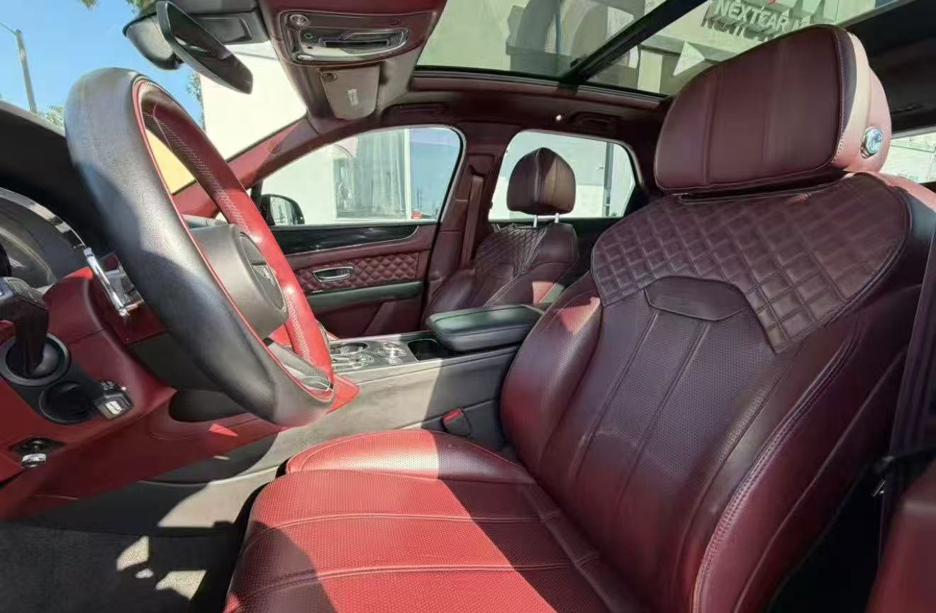 Used 2021 Bentley Bentayga AWD/4WD image 6
