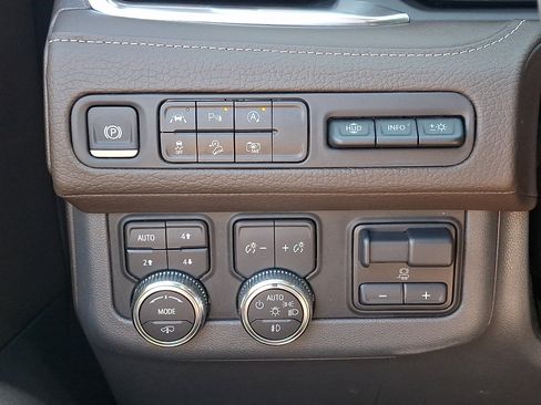 Used 2024 GMC Yukon Denali w/ Max Trailering Package AWD/4WD image 31