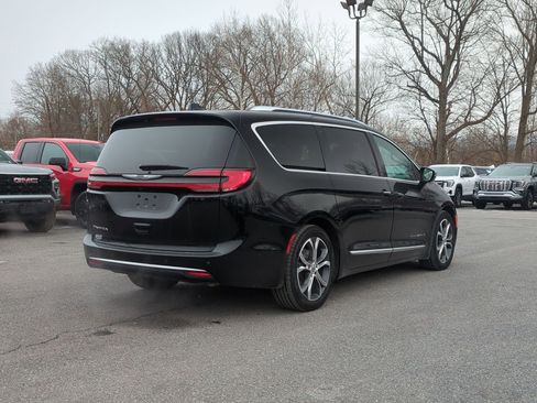 Used 2024 Chrysler Pacifica Pinnacle image 5