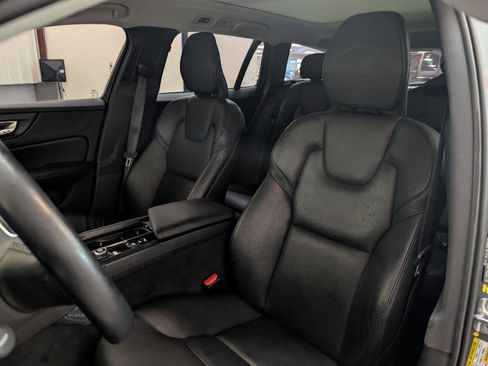 Used 2020 Volvo V60 T5 Momentum FWD image 2