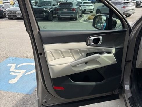 Certified 2025 Kia Sorento SX image 10