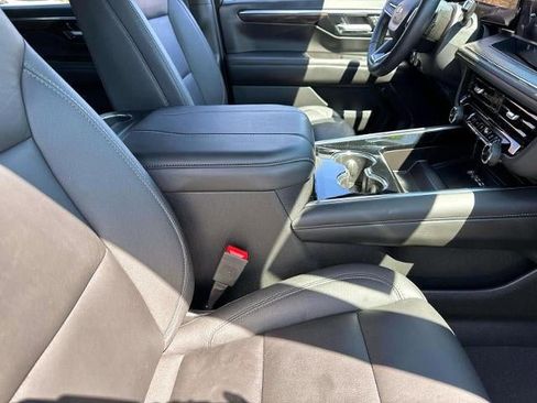 Certified 2025 Chevrolet Suburban LT w/ Comfort Package AWD/4WD image 9