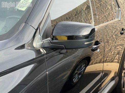 Certified 2025 Honda Pilot Touring image 10