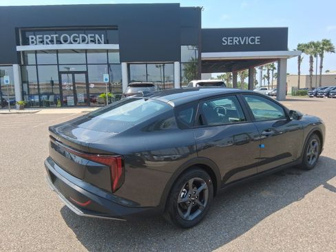 New 2026 Kia K4 FWD image 4
