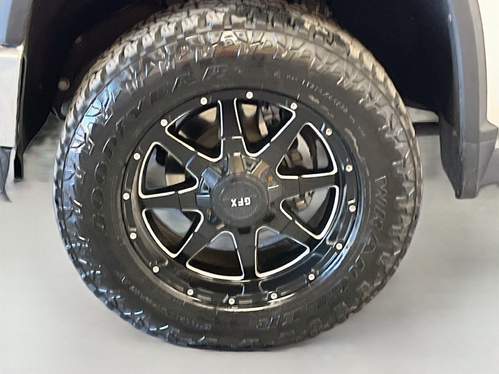 Used 2022 Chevrolet Silverado 2500 LTZ w/ LTZ Premium Package AWD/4WD image 33
