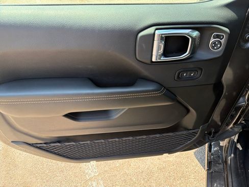 Used 2025 Jeep Wrangler Unlimited Sahara w/ Safety Group AWD/4WD image 12