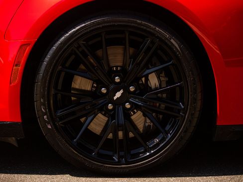 Used 2017 Chevrolet Camaro ZL1 RWD image 23
