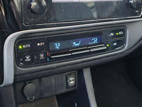 Used 2017 Toyota Corolla LE image 14