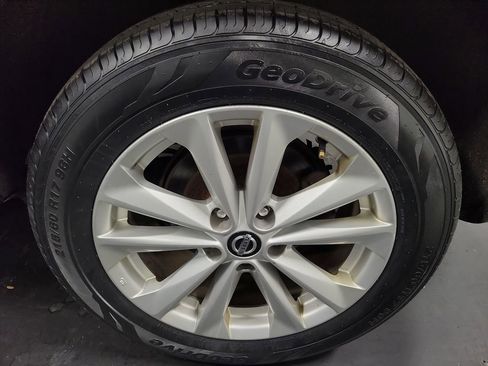 Used 2019 Nissan Rogue Sport SV image 11