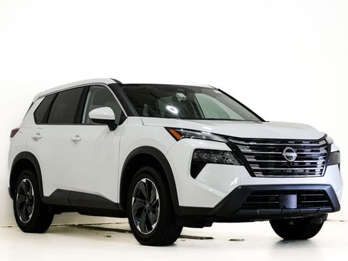 Used 2025 Nissan Rogue SV image 1